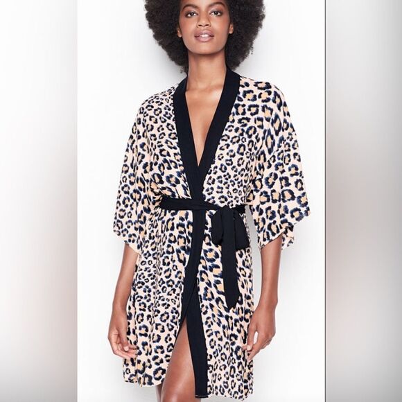 Victoria’s Secret Smooth Satin Leopard Print Kimono Robe 3/4 sleeve M/L - Picture 1 of 6